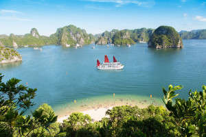 Tour Du Thuyền Hạ Long Golden Bay Cruise 3 ngày 2 đêm